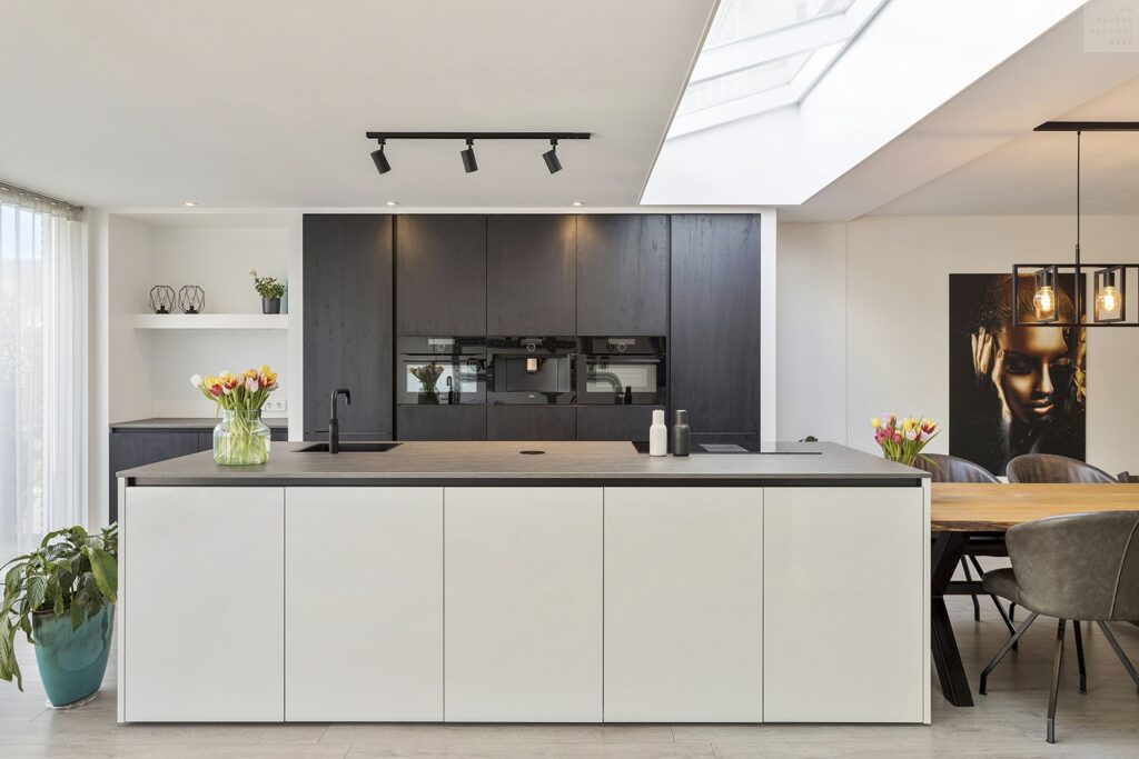 02_RR_Eilandkeuken_Wit_Hout_Megens