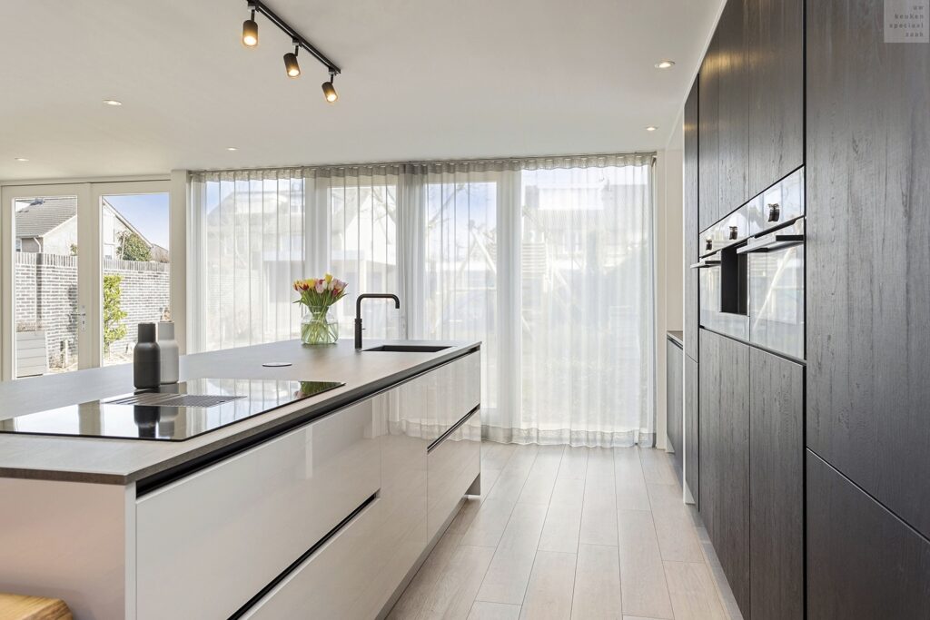 03_RR_Eilandkeuken_Wit_Hout_Megens