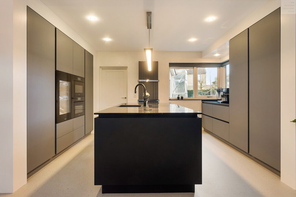 03_RenR_Eilandkeuken_Zwart_Heuvel